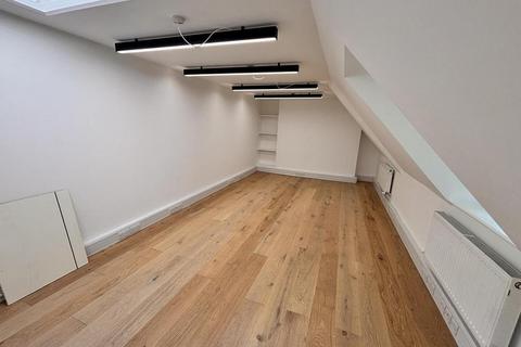 Warehouse to rent, Fountayne Rd London N15 4QL