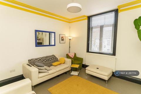 2 bedroom flat to rent, Manchester Road, Stockport, SK4