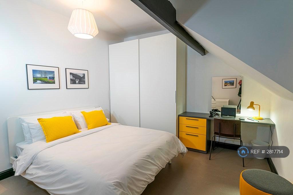 Rear Bedooom