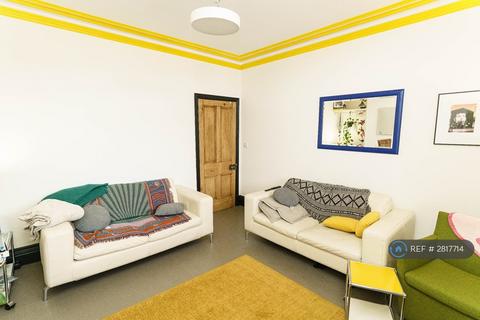 2 bedroom flat to rent, Manchester Road, Stockport, SK4