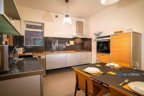 2 bedroom flat to rent, Manchester Road, Stockport, SK4