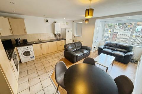 4 bedroom house to rent, Chapel Court, Lenton NG7