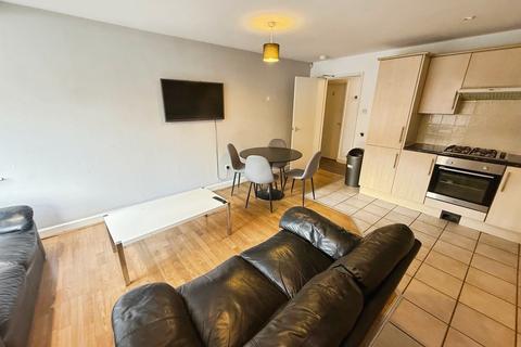 4 bedroom house to rent, Chapel Court, Lenton NG7