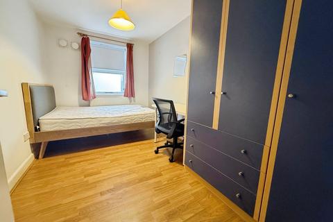 4 bedroom house to rent, Chapel Court, Lenton NG7