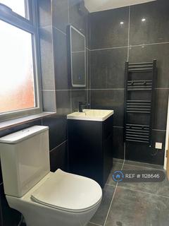 Studio to rent, Church Road, London, W3