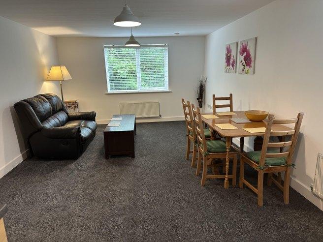 4-dalmeny-way-kt18-7bl-1049494