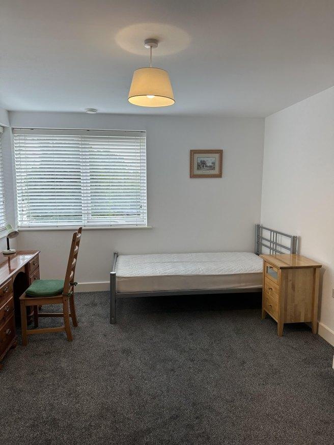 4-dalmeny-way-kt18-7bl-1049898