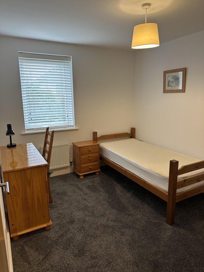 4-dalmeny-way-kt18-7bl-1049492