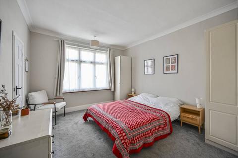 3 bedroom flat to rent, Nutter Lane, Wanstead, London, E11