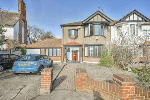 3 bedroom flat to rent - Nutter Lane, Wanstead, London, E11