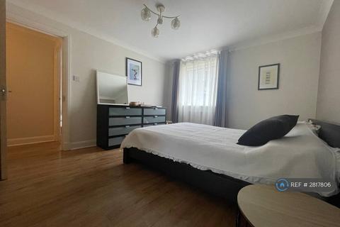 2 bedroom flat to rent, Caraway Heights, London, E14