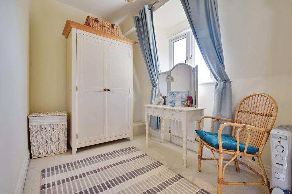 Bed 1 Dressing Area