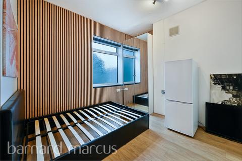 Studio to rent, Walworth Road, LONDON