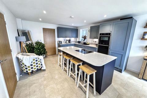 4 bedroom detached house for sale, Church Road, Wicken