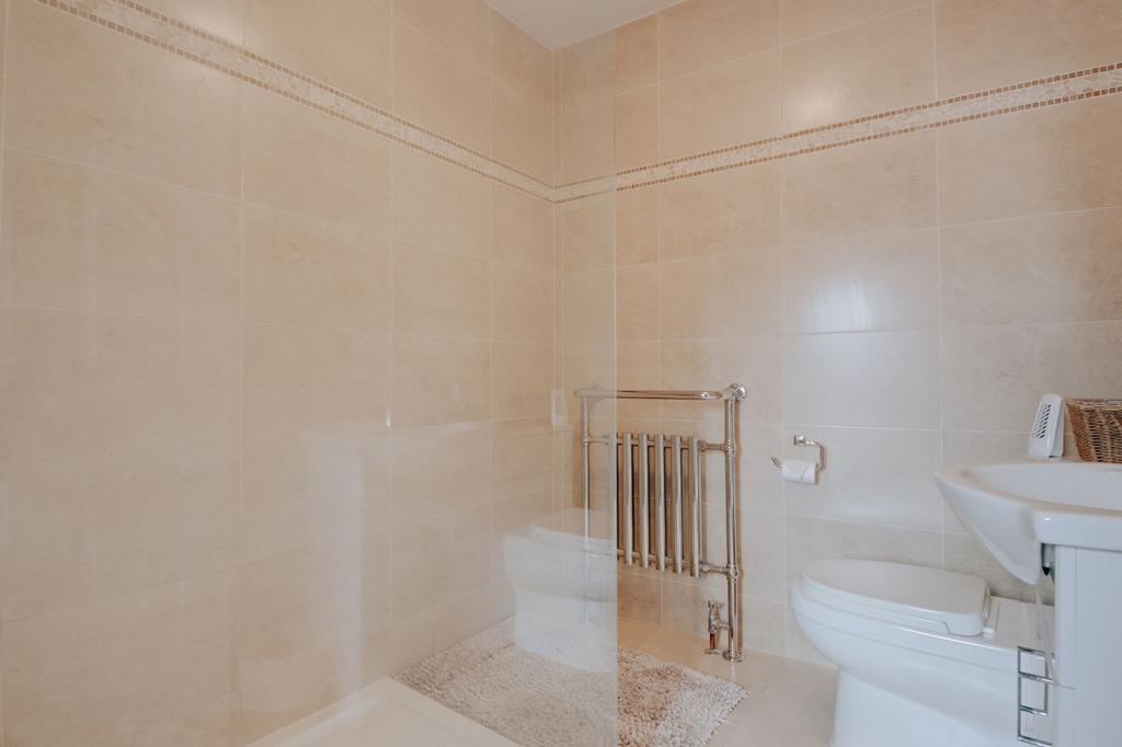 Family bathroom #2