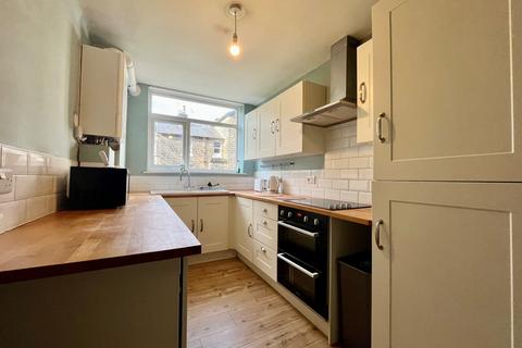 2 bedroom flat to rent, Shire Oak Road, LEEDS