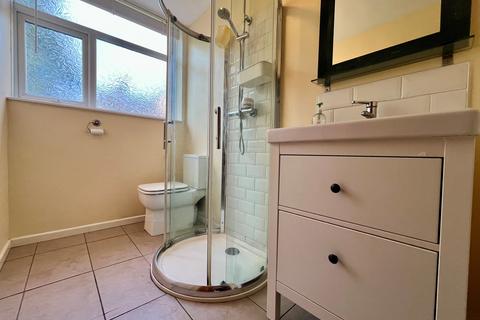 2 bedroom flat to rent, Shire Oak Road, LEEDS