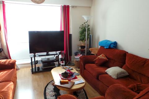 3 bedroom flat to rent, Hardwicke Street, Barking IG11