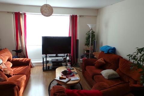 3 bedroom flat to rent, Hardwicke Street, Barking IG11