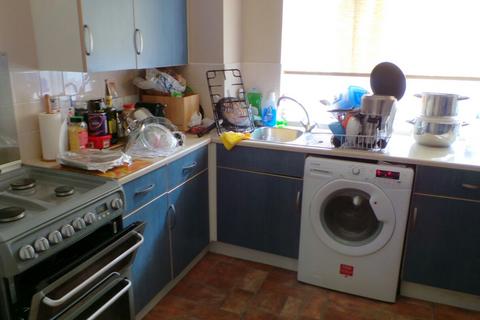 3 bedroom flat to rent, Hardwicke Street, Barking IG11
