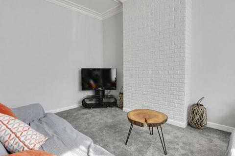 3 bedroom terraced house to rent, Newland Avenue, Hull, HU5