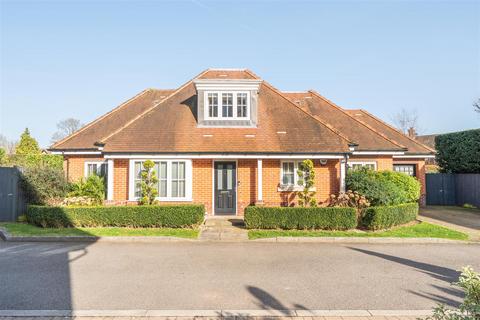 undefined, White Lodge Close, Tadworth