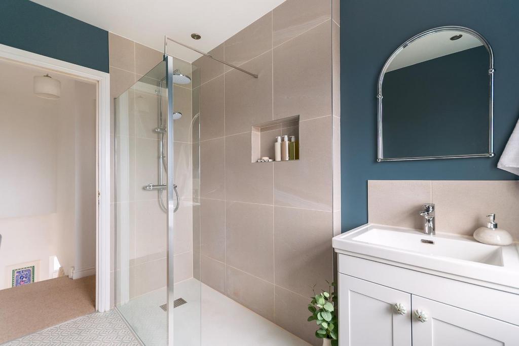 5 T6 RFS - Bathroom B.jpg