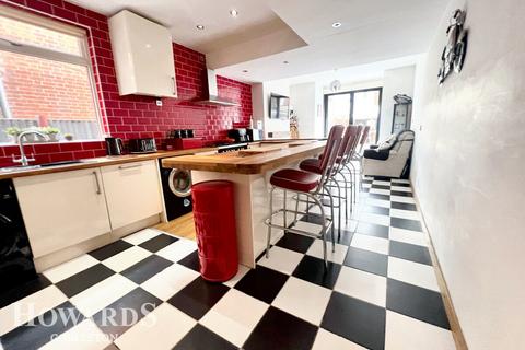 5 bedroom terraced house for sale, Avondale Road, Gorleston