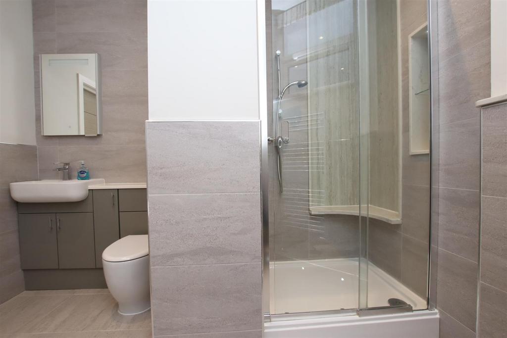 Bathroom (2).JPG