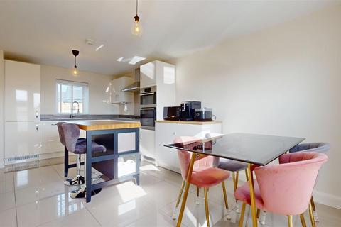 5 bedroom detached house for sale, Vanguard Circle, Milton Keynes MK10