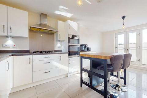 5 bedroom detached house for sale, Vanguard Circle, Milton Keynes MK10