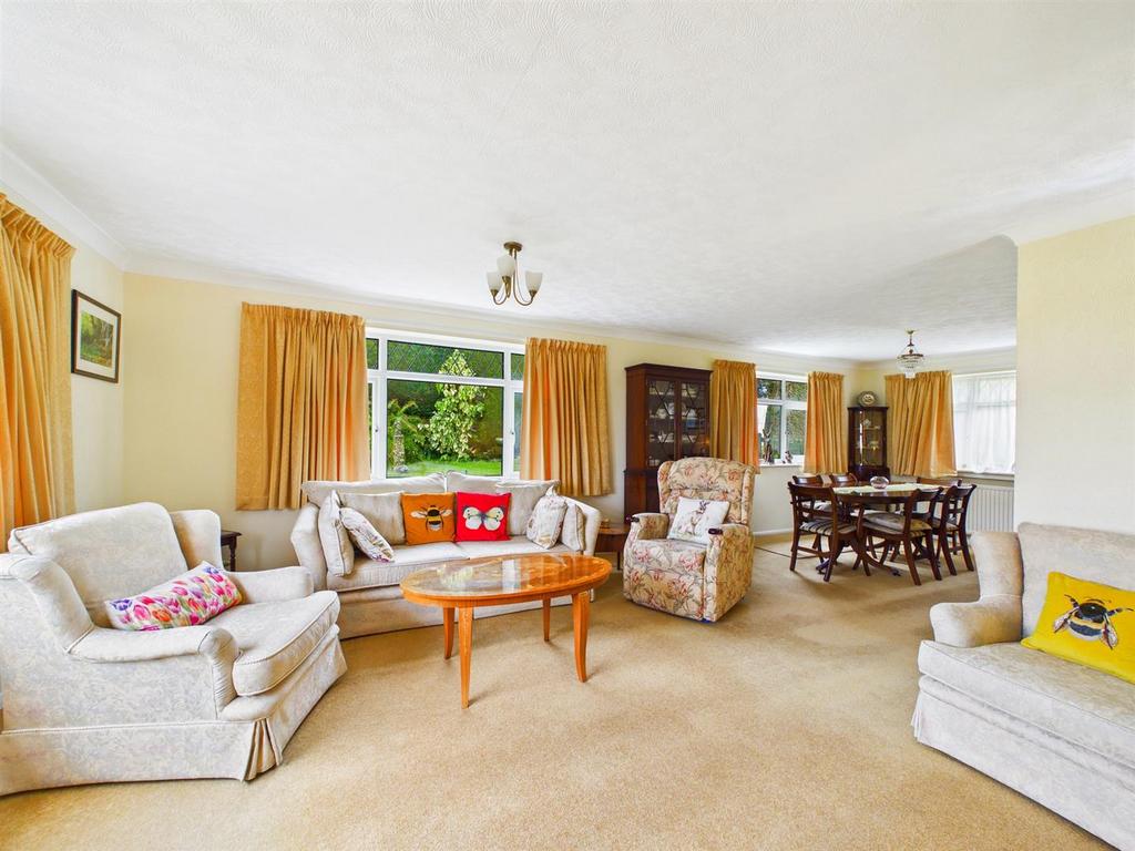 Living/dining room