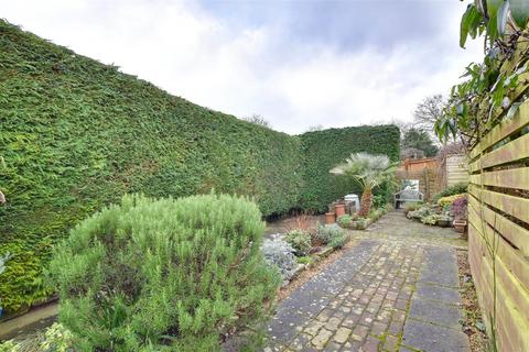 4 bedroom semi-detached house for sale, Old Brickyard, Rye