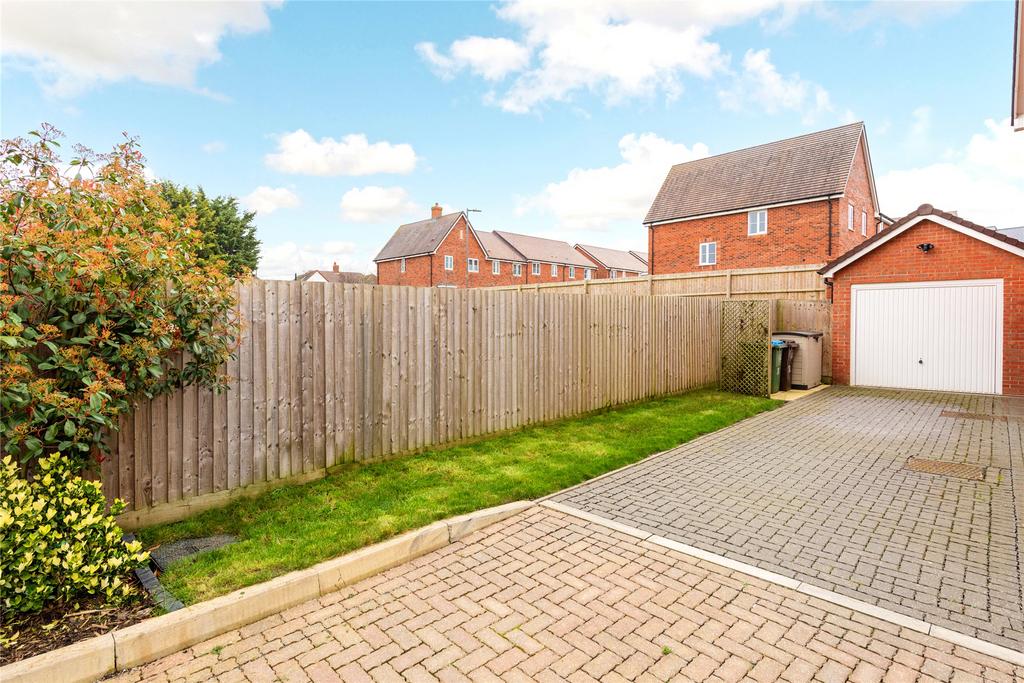 Driveway/Garage