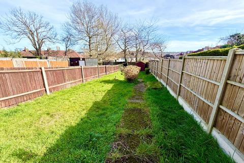 3 bedroom terraced house for sale, The Ridgeway, London NW9