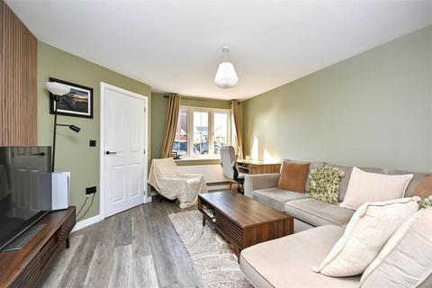3 bedroom semi-detached house for sale, Mallow Drive, Stone Cross, Pevensey
