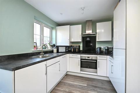 3 bedroom semi-detached house for sale, Mallow Drive, Stone Cross, Pevensey