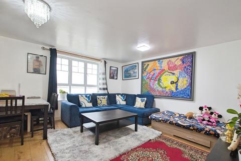 2 bedroom flat for sale, Greenhaven Drive, London, SE28