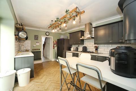 4 bedroom end of terrace house for sale, Bartlett Street, CAERPHILLY