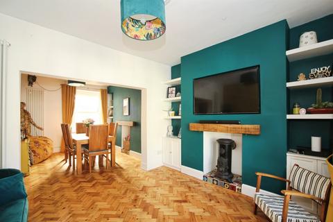 4 bedroom end of terrace house for sale, Bartlett Street, CAERPHILLY