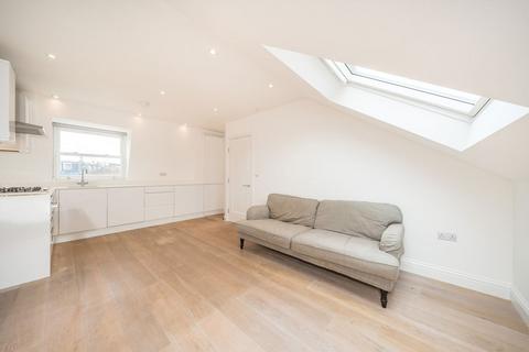 2 bedroom flat for sale, Byrne Road, London SW12