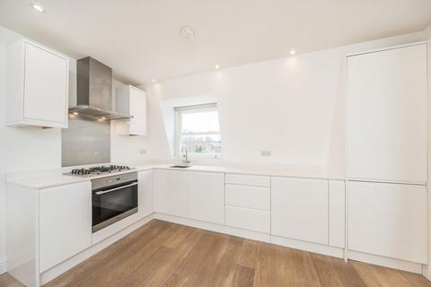 2 bedroom flat for sale, Byrne Road, London SW12