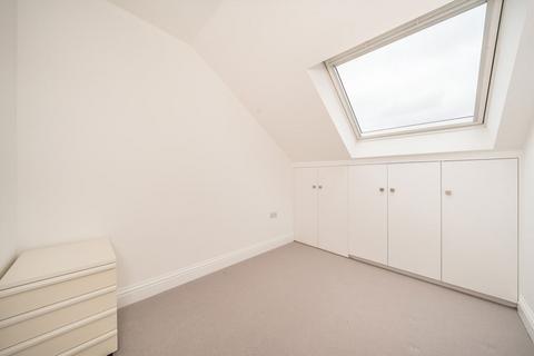 2 bedroom flat for sale, Byrne Road, London SW12