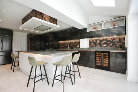 6 bedroom detached house for sale, Laindon Road, BILLERICAY