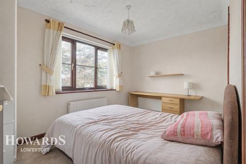 2 bedroom terraced house for sale, Swift Close, Lowestoft