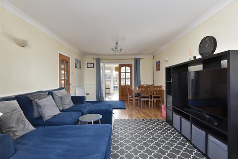 3 bedroom end of terrace house for sale, Riversdale Road, Ashford