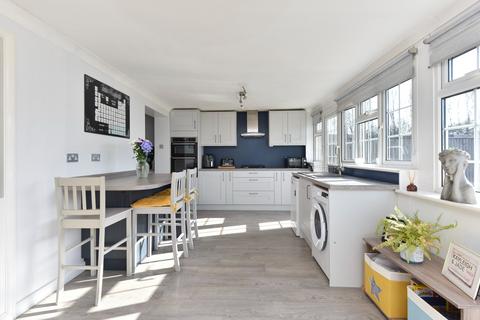 3 bedroom end of terrace house for sale, Riversdale Road, Ashford
