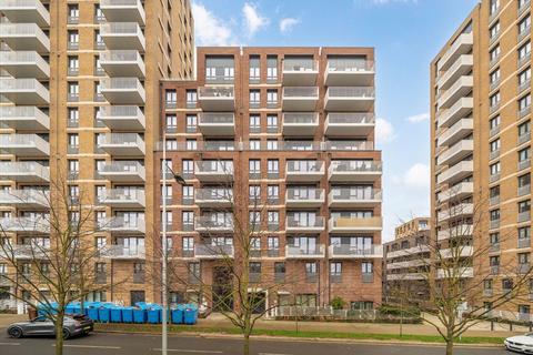 3 bedroom maisonette to rent, Lakeside Drive, London NW10