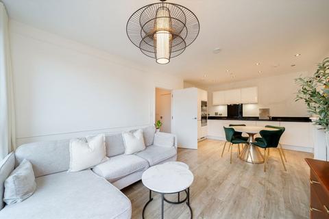 3 bedroom maisonette to rent, Lakeside Drive, London NW10