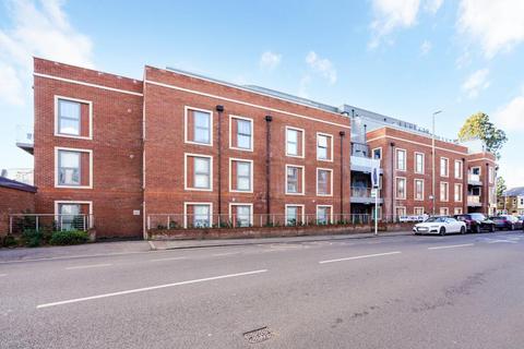 2 bedroom apartment to rent, Queens Road, Weybridge, Surrey, KT13